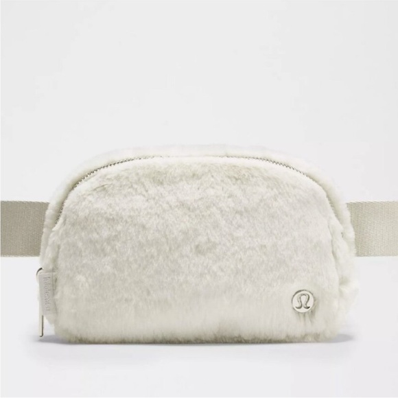 NWT! 🍋🍋Lululemon Everywhere Belt Bag Plush Fleece 🍋🍋. Color Bone/Silver. - Picture 1 of 11